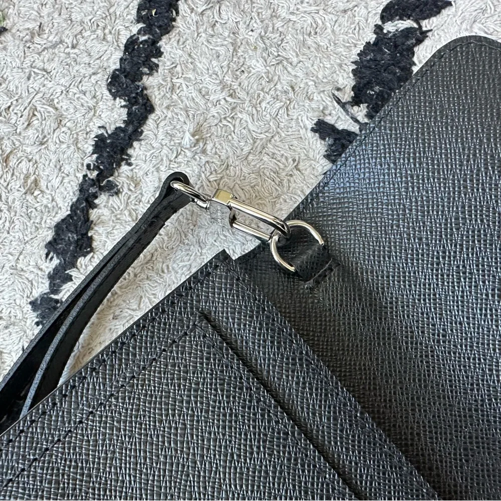 Like new authentic Louis Vuitton Belaia Ardoise Taiga leather clutch - Picture 6 of 10